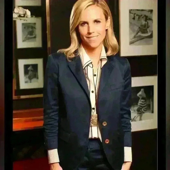 Tory Burch Gradient Aviator style sunglasses- silver and Purple comes with/ case - Picture 13 of 15